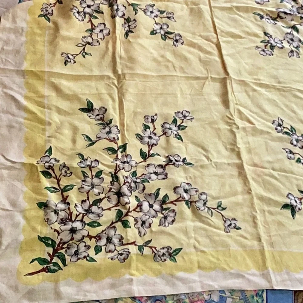 🌼 DOGWOOD Vintage 50's/60's MCM Floral Tablecloth Square 48” GORGEOUS VNPLVC 🌼